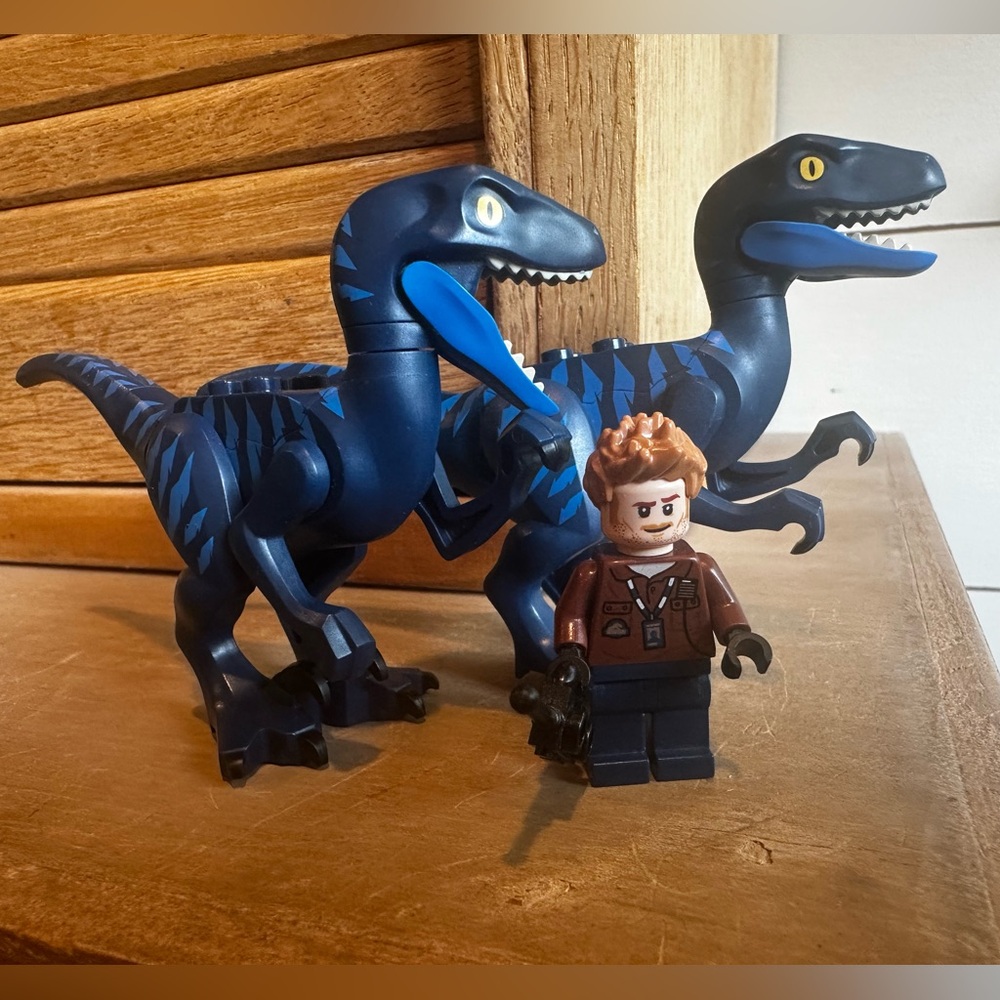 Lego Blue Raptor Pair with Jurrasic World, Owen Minifigure